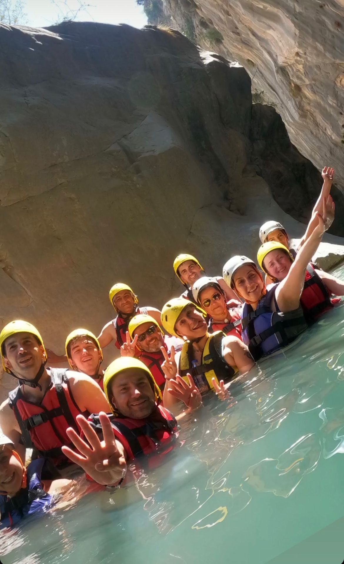 Kars turizm -Akdeniz turu raftingden sonrası selfie - Cancanlar Turizm