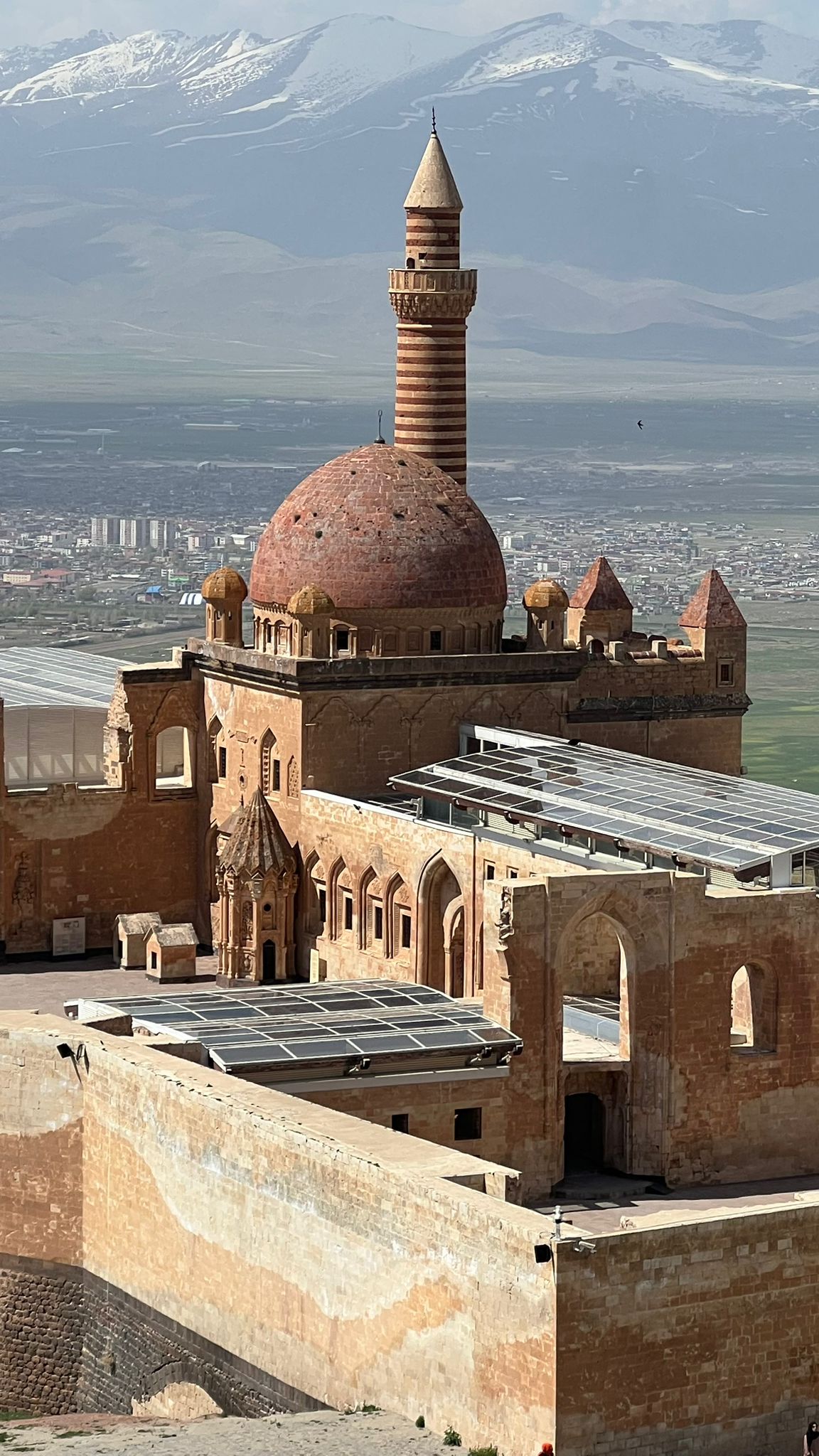 Kars turizm -Ağrı doğubeyazıt turu tarihi ishak paşa sarayının minaresi - Cancanlar Turizm