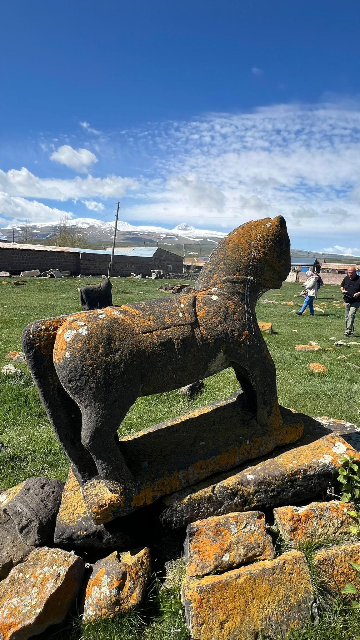 Kars turizm -Erivan gümrü turu tarihi heykel motifi- Cancanlar Turizm