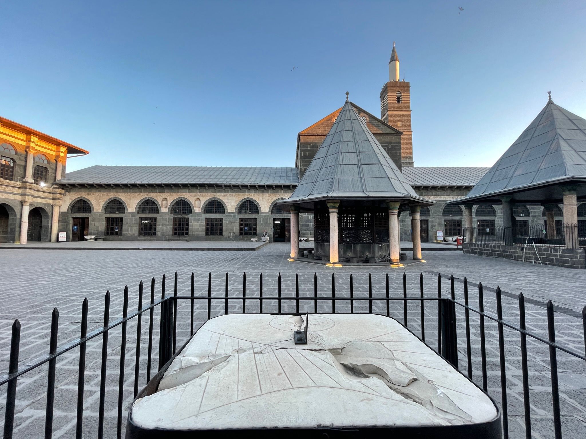 Kars turizm -Güneydoğu anadolu turu tarihi medrese- Cancanlar Turizm