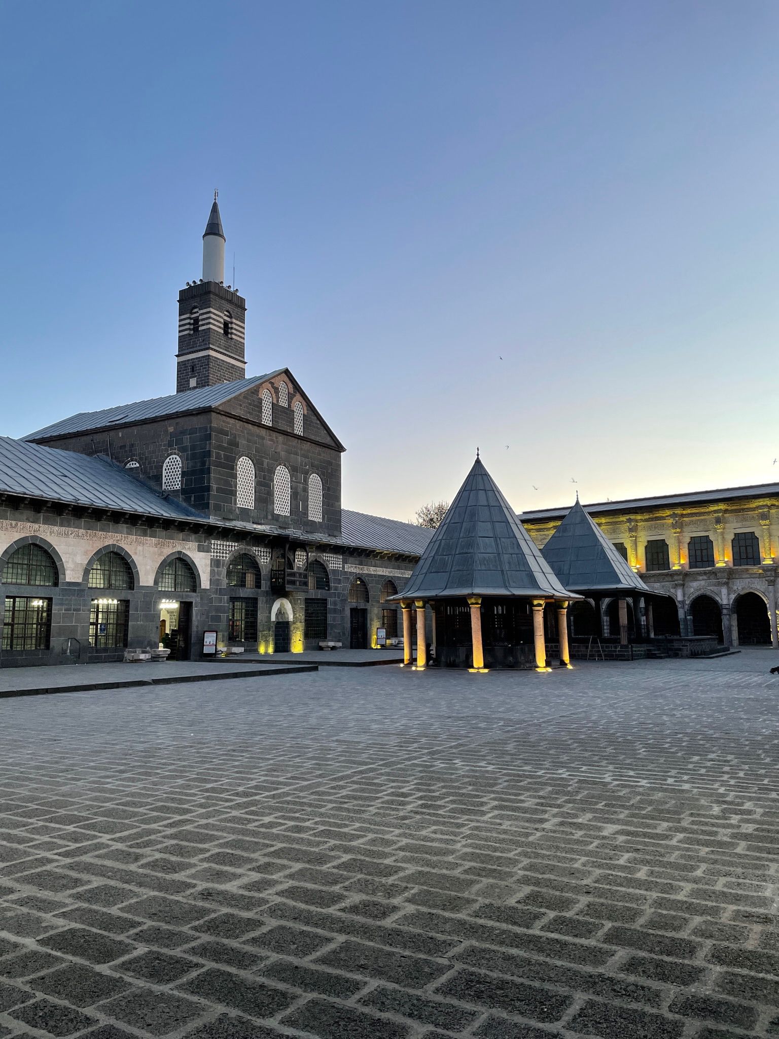 Kars turizm -Güneydoğu anadolu turu tarihi medrese 2- Cancanlar Turizm