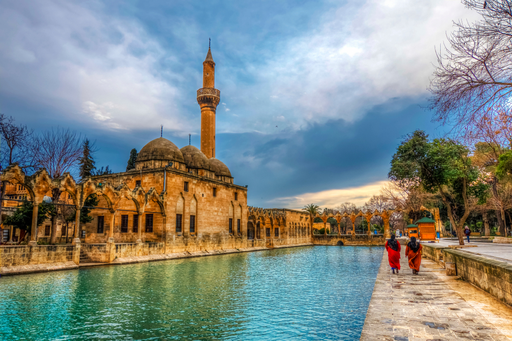 Kars turizm -Güneydoğu anadolu turu urfa balıklı göl manzarası- Cancanlar Turizm