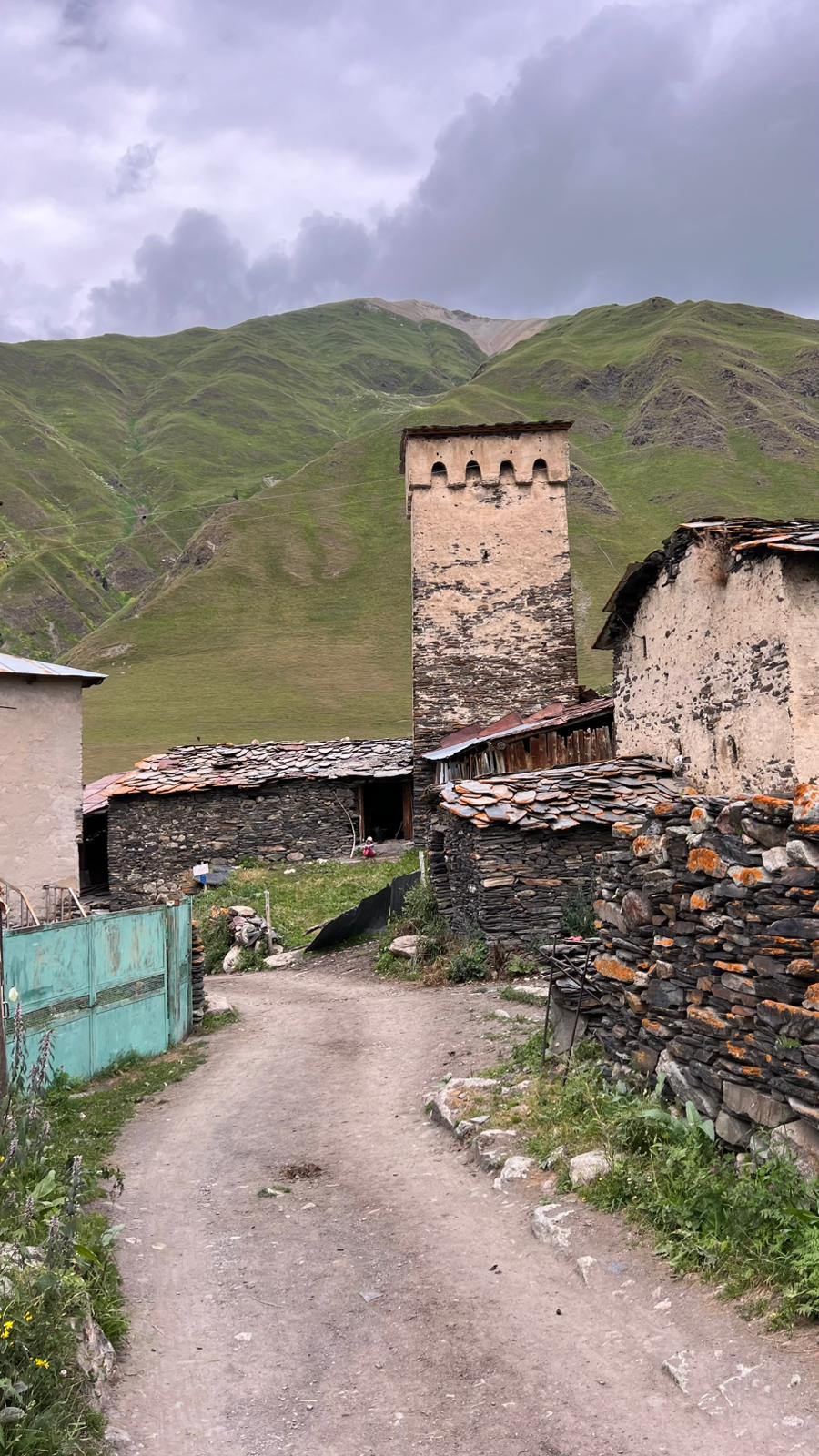 Kars turizm - Gürcistan svanetti mesita turu  tarihi kalenin çevresi - Cancanlar Turizm