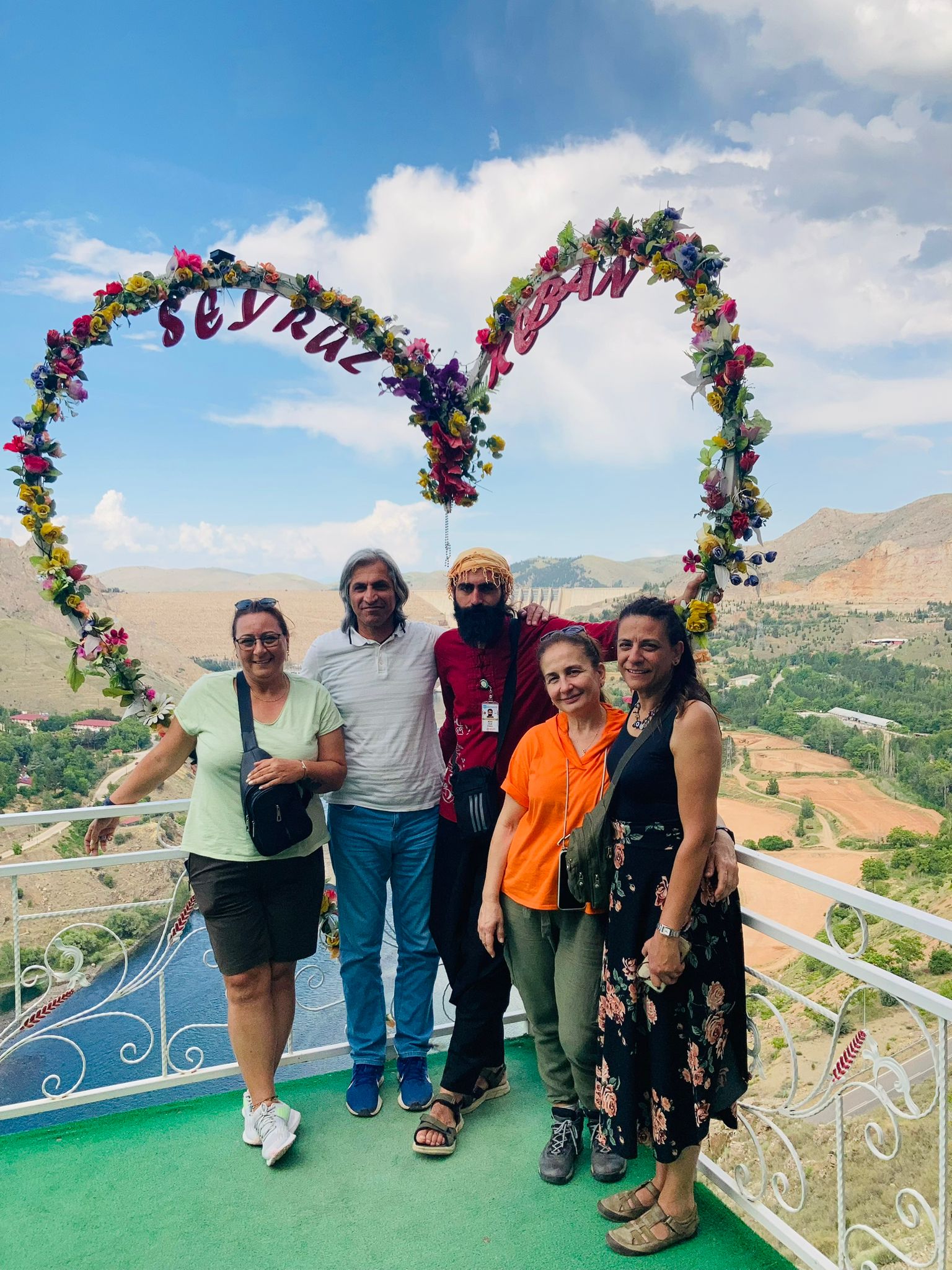 Kars turizm -Tunceli turu hatıra fotoğrafı - Cancanlar Turizm